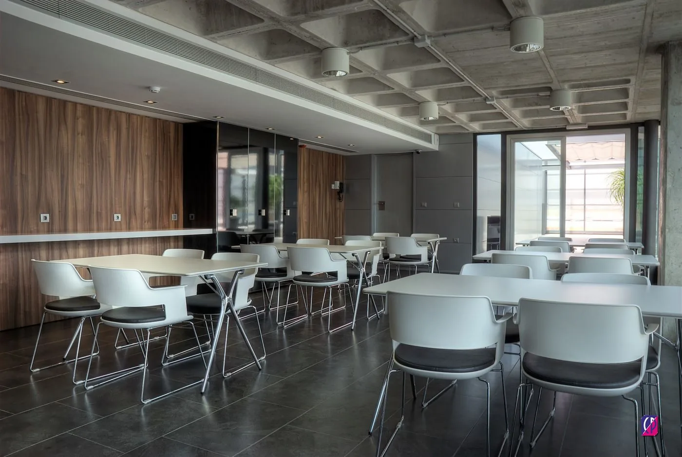Corporate cafeteria – packaging for office pantries